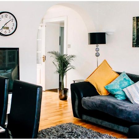 Home To Home Stay Apartment Glasgow Eksteriør billede