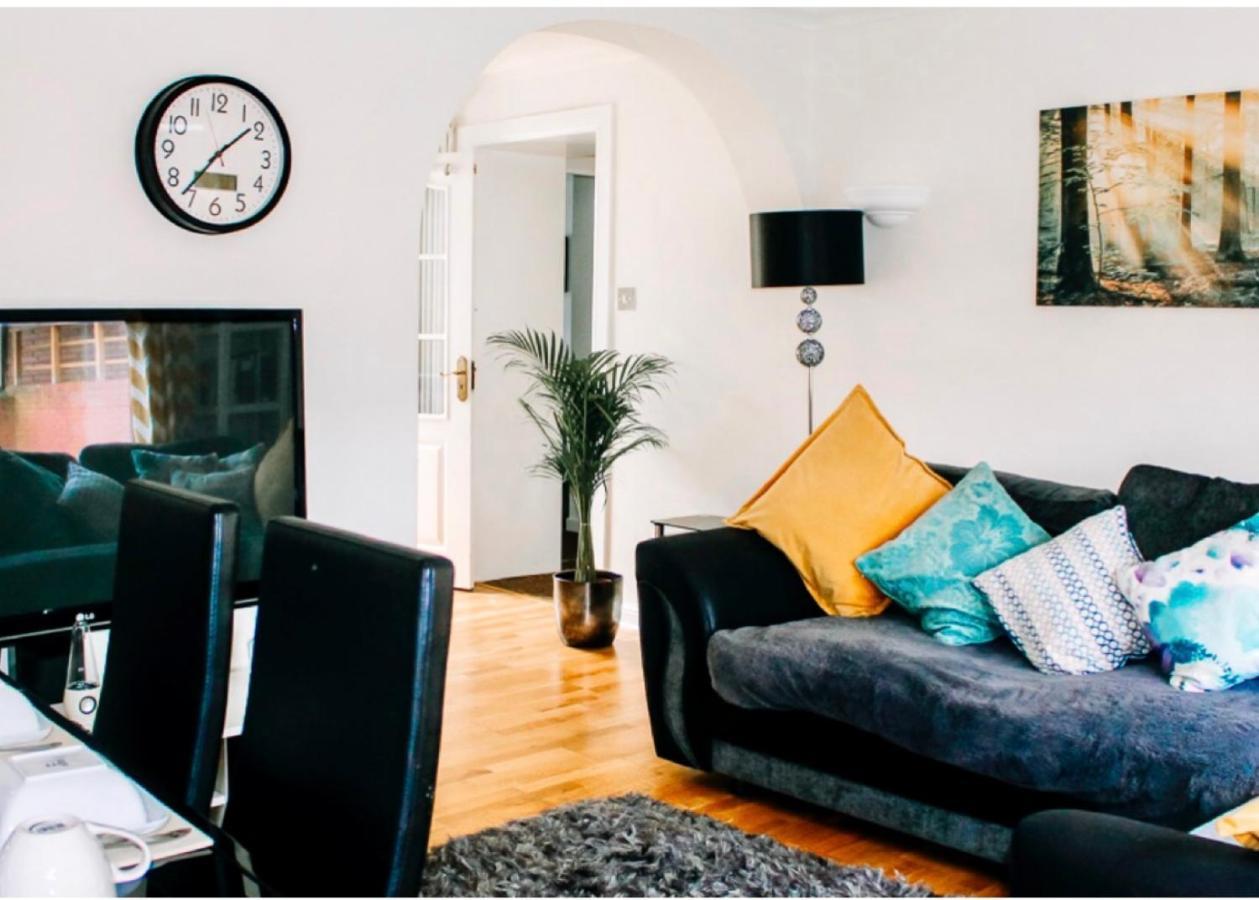 Home To Home Stay Apartment Glasgow Eksteriør billede