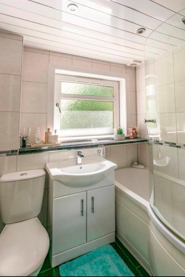 Home To Home Stay Apartment Glasgow Eksteriør billede